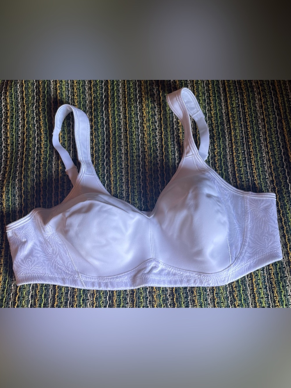 Playtex 18 Hour Side & Back Smoothing With Cool Comfort Wirefree Bra 40B